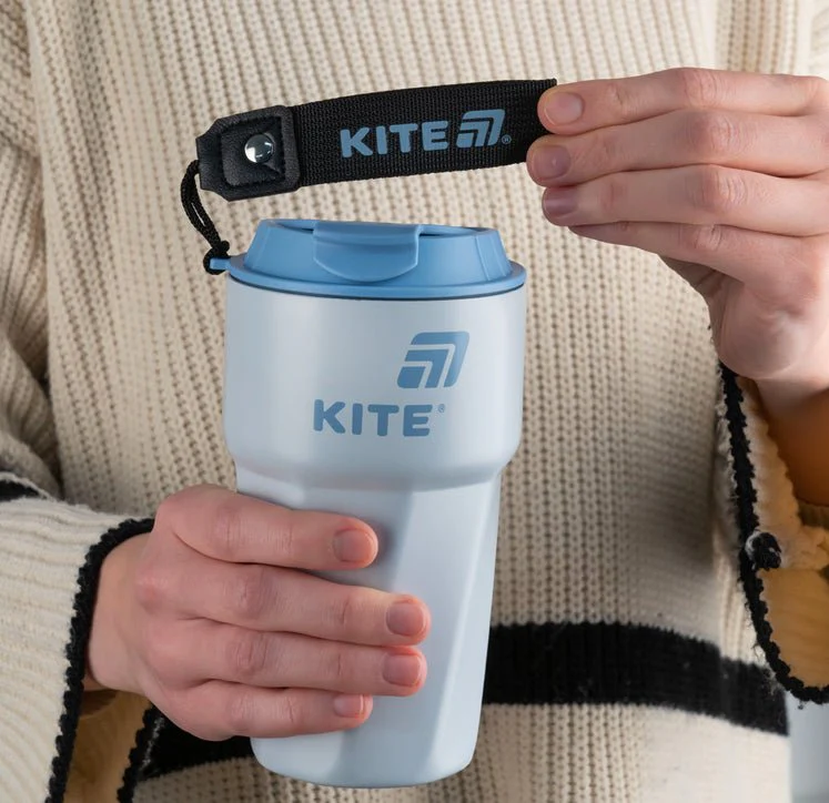 Kubek termiczny Kite antypoślizgowy biały niebieska pokrywka 450 ml Kite - Image 2
