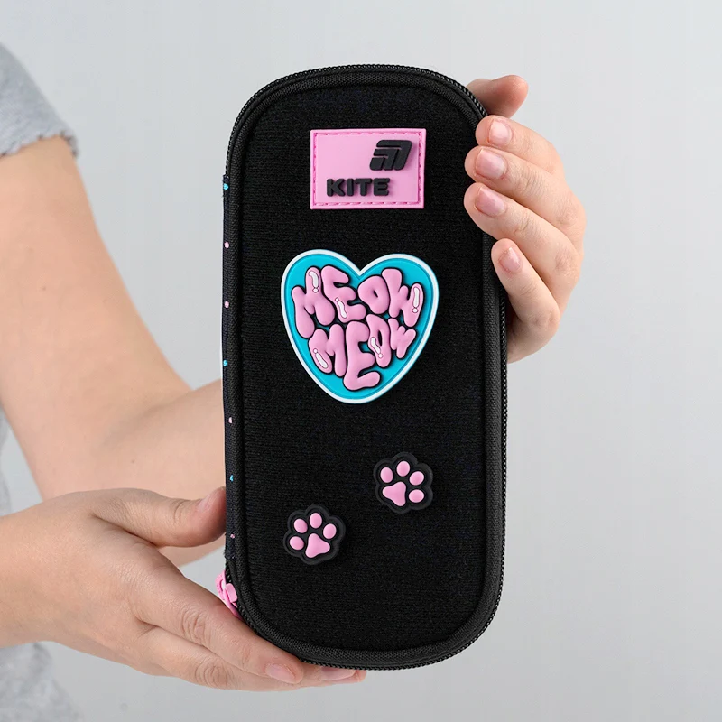 Piórnik Kite Pretty Kitty czarny usztywniany ze zdejmowanymi naszywkami dla dziewczynki - Image 2