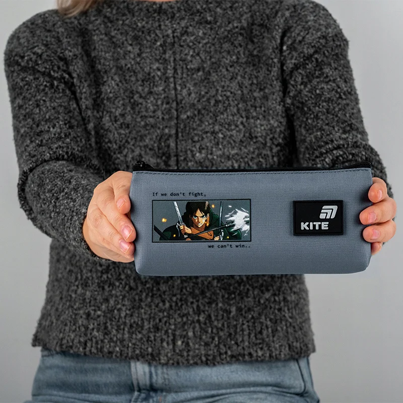 Piórnik szkolny saszetka Kite Attack on Titan szary dla chłopca - Image 2